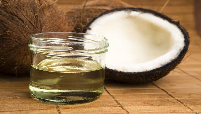 Olio di cocco: proprietà, utilizzi e a cosa fa bene il superfood