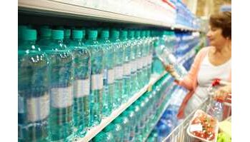 Direttiva europea: dal 1° gennaio bottiglie di plastica con almeno il 25% di materiale riciclato