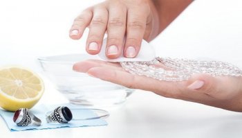 Come pulire i gioelli: soluzioni naturali 
