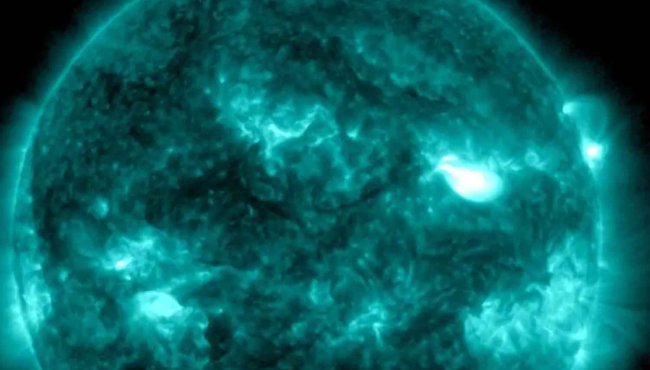 Nuovo brillamento solare di classe X1.5: impatti e previsioni per la Terra