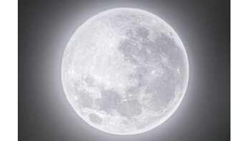 La luna piena e il suo influsso: scienza e credenze popolari a confronto