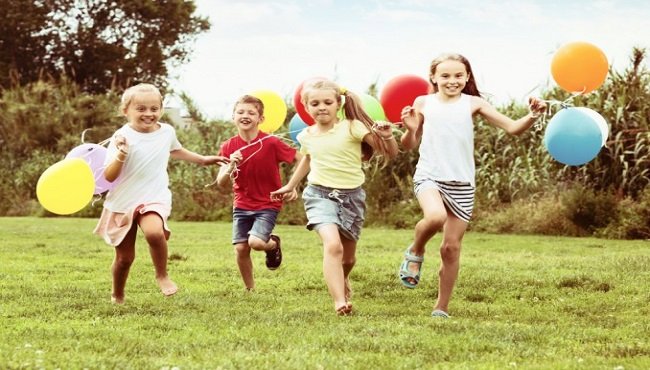 Giochi per bambini all'aperto: i migliori in base all'età