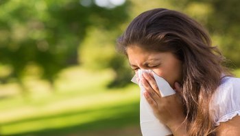 Allergia alle graminacee: sintomi e rimedi naturali ai fastidi