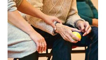 Incentivi per l'assunzione di colf e badanti nel 2025: bonus fino a 3.600 euro
