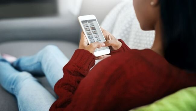 La ricerca della felicità: come i social media influenzano la nostra percezione di realizzazione