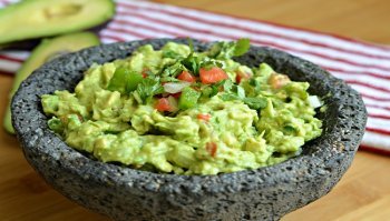 Guacamole: ricetta e proprietà della salsa all'avocado