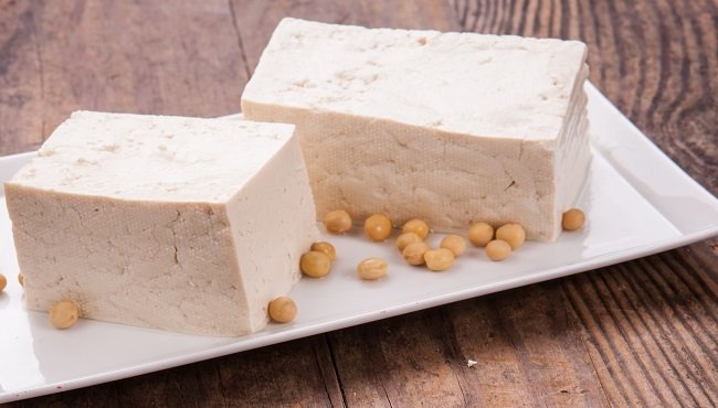 Tofu: cos'è, valori nutrizionali e ricette per gustarlo al meglio