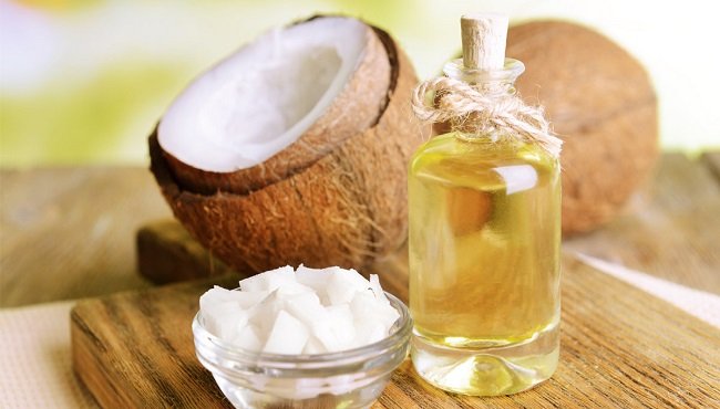 Come usare l'olio di cocco? I migliori utilizzi in casa e per la persona