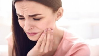 Mal di denti: rimedi naturali per alleviare il dolore
