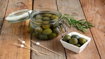 Olive in salamoia: come farle secondo la ricetta tradizionale