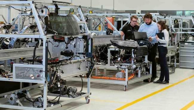 La crisi dell'industria automobilistica tedesca: licenziamenti e investimenti nel settore elettrico