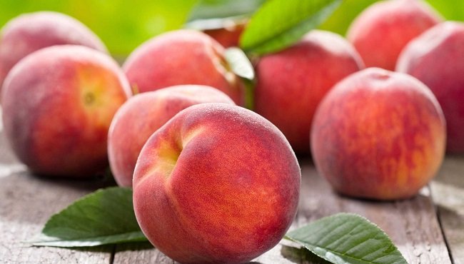 Pesche varietà, caratteristiche e calorie del frutto estivo