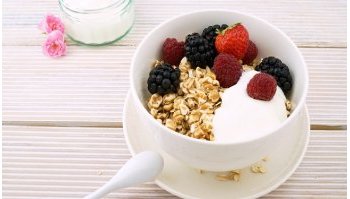 Come fare lo yogurt in casa: ingredienti e ricetta