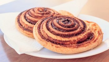 Cinnamon Rolls: ricetta tradizionale del dolce natalizio vegetariano