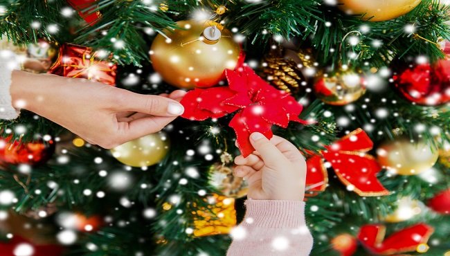 Addobbi natalizi fai da te: 5 idee per decorare l'albero
