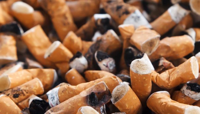 No mozziconi a terra: cos'è l'iniziativa di Striscia La notizia a favore dell'ambiente