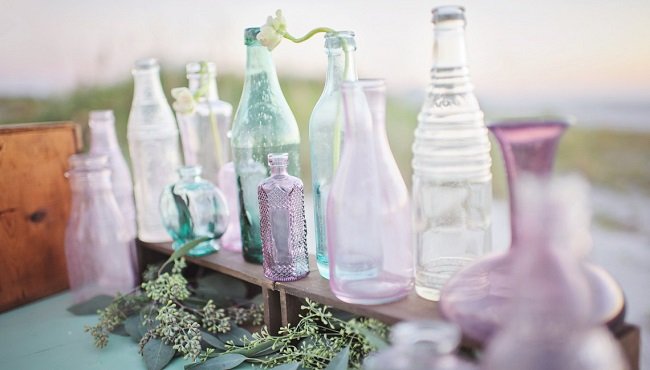 Come riciclare le bottiglie di vetro: 9 idee per un riutilizzo creativo