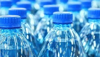 Tassa sulla plastica: cos'è, come funziona e da quando entra in vigore
